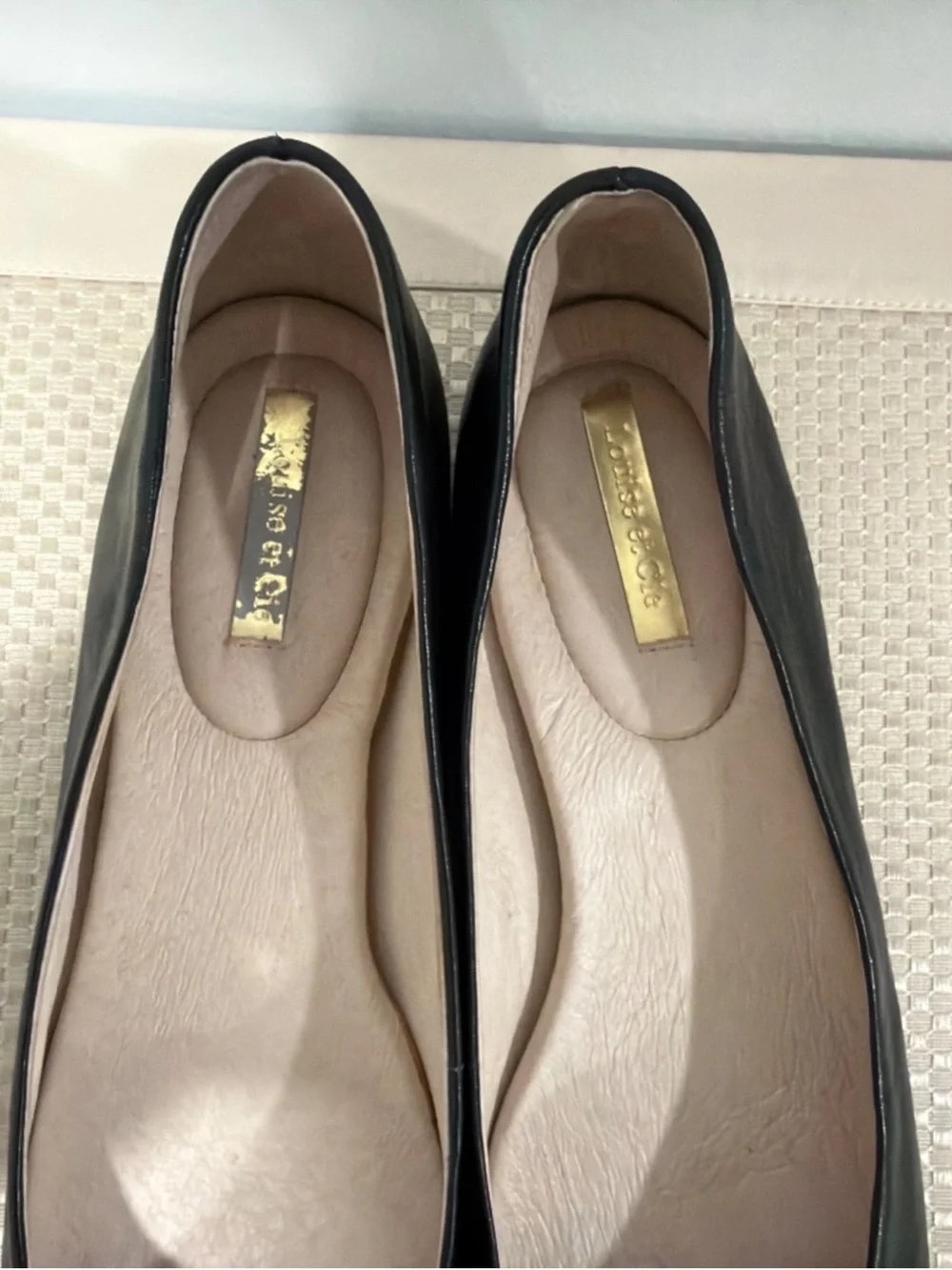 Louise et Cie 9.5 LO-FABLE Black Leather Gold Tone Raised Heel Bow Flats